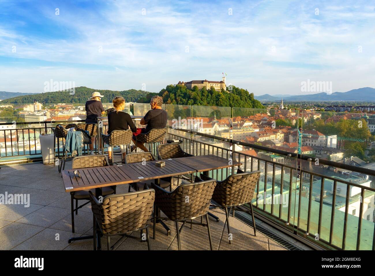 09.08.2021: Lubiana, Slovenia: Arial Vista del castello di Lubiana Ljubljanski grad Laibacher Schloss e la città vecchia di Lubiana dal Neboticnik Foto Stock