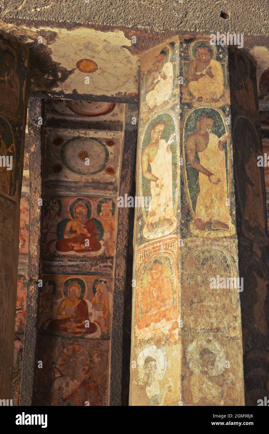 murale alle grotte di ajanta sito patrimonio mondiale dell'unesco a mumbai, maharashtra, india Foto Stock