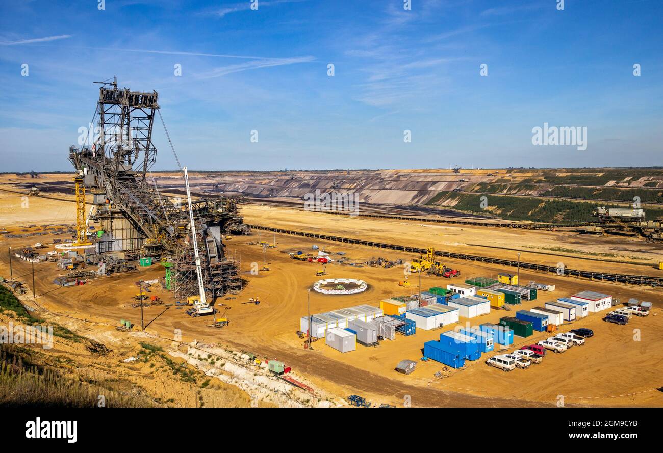Costruzione di un grande escavatore a benna-ruota da miniera per scavare carbone-marrone nella miniera a cielo aperto a Inden, Germania. Giugno 30, 2012 Foto Stock