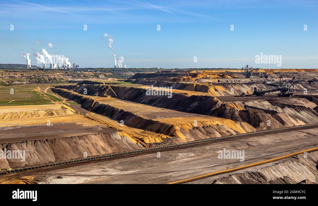 Attrezzatura mineraria in una miniera a cielo aperto di carbone marrone vicino a Garzweiler, Germania Foto Stock