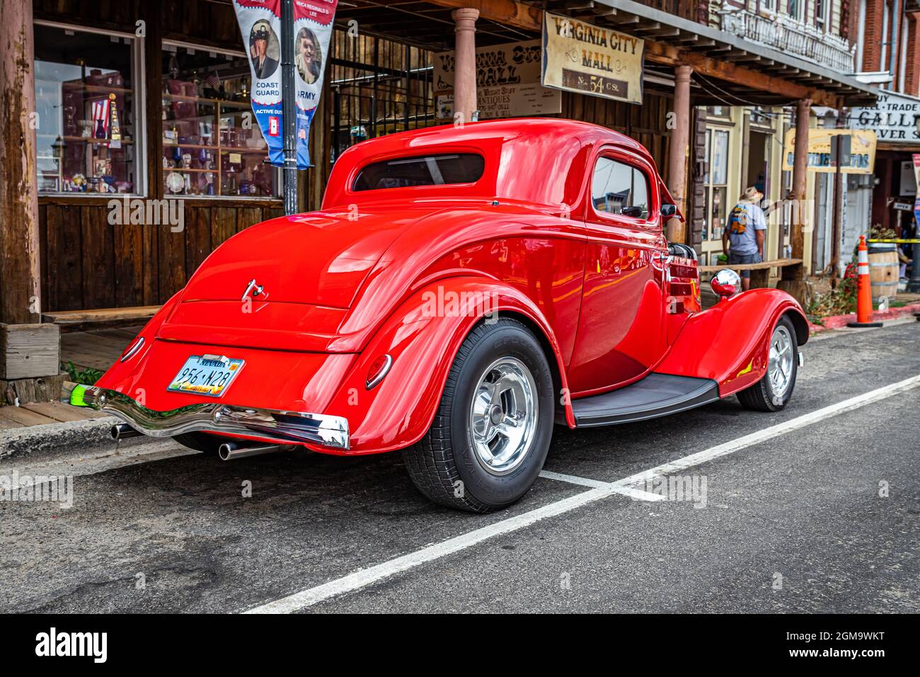 Virginia City, NV - 30 luglio 2021: 1934 Ford Model 40B Deluxe 3 Window Coupé ad una mostra di auto locale. Foto Stock