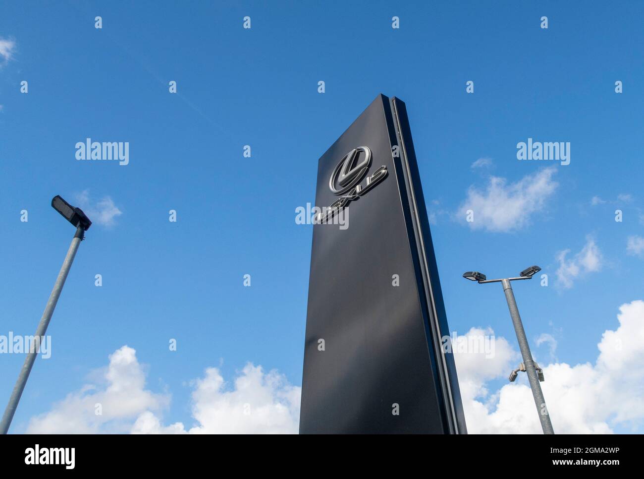 Logo Lexus auto e segno fuori showroom concessionario auto, Exeter Foto Stock