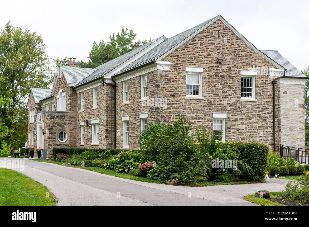 Edificio in stile coloniale della Windfields Estate situato in Bayview Avenue. Questo luogo è un punto di riferimento storico della città a Toronto, Canada. Attualmente belon Foto Stock