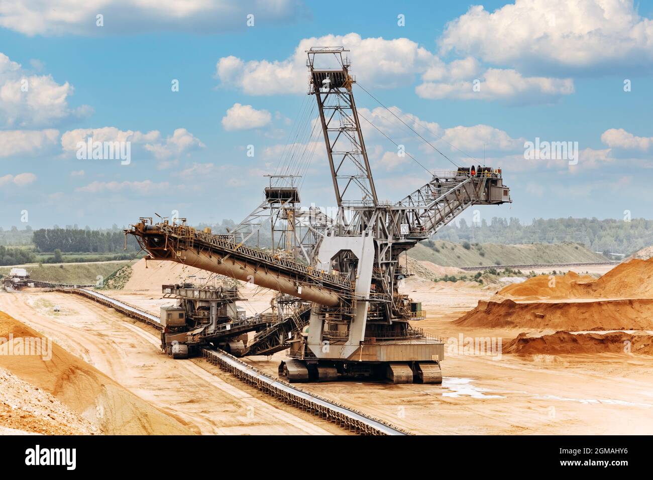 Benna gigante Escavatore a ruote. Il più grande escavatore in tutto il mondo. Il più grande veicolo terrestre. Escavatore in miniere. Foto Stock