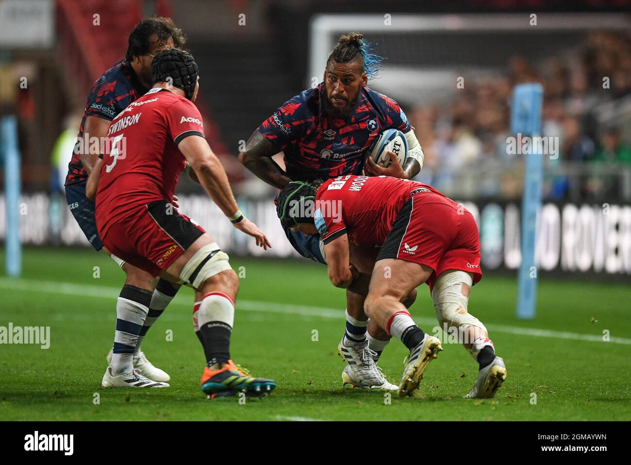 Bristol, Regno Unito. 17 settembre 2021. Nathan Hughes of Bristol Bears, affrontato da Tom Woolstencroft di Saracens a Bristol, Regno Unito il 9/17/2021. (Foto di Mike Jones/News Images/Sipa USA) Credit: Sipa USA/Alamy Live News Foto Stock