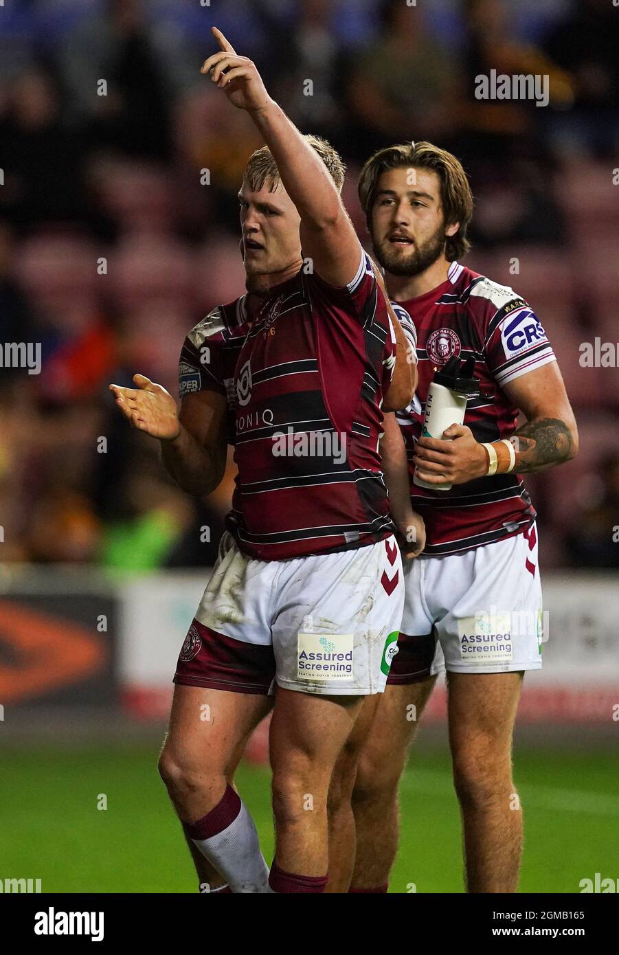 James McDonnell, il guerriero di Wigan, festeggia il suo tentativo con i compagni di squadra durante la partita della Betfred Super League al DW Stadium di Wigan. Data foto: Venerdì 17 settembre 2021. Vedi la storia di PA RUGBYL Wigan. Il credito fotografico dovrebbe essere: Martin Rickett/PA filo. RESTRIZIONI: L'uso è soggetto a restrizioni. Solo per uso editoriale, nessun uso commerciale senza previo consenso da parte del titolare dei diritti. Foto Stock