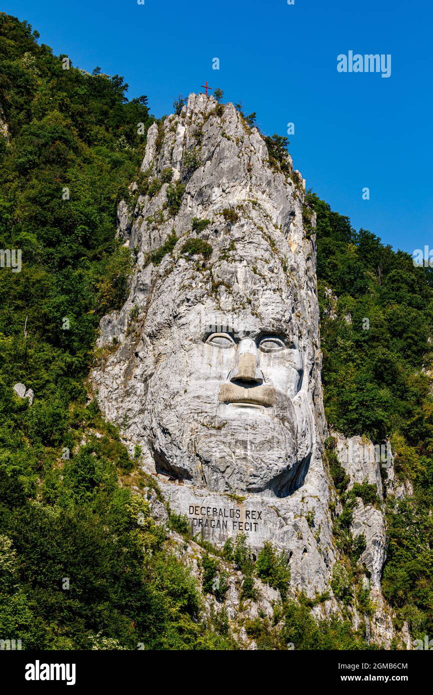 La statua di Rex Decebal sul Danubio in Romania Foto Stock