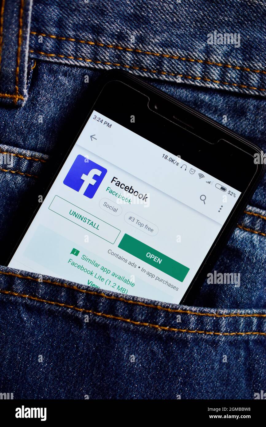 Delhi, india, 13 maggio 2019: Applicazione facebook sul Play Store, app di social networking. Foto Stock