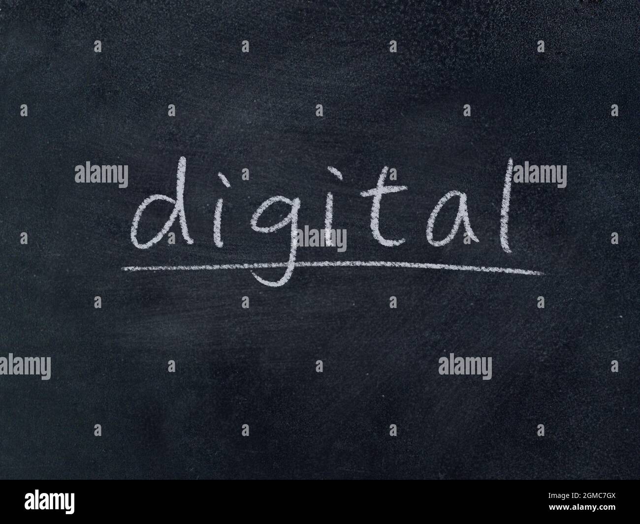 concetto di parola digitale sullo sfondo della lavagna Foto Stock