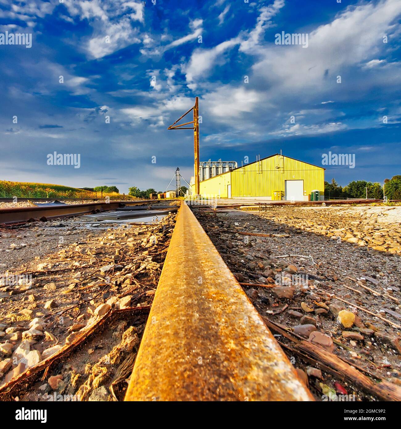 Rocce intorno ai binari della ferrovia Foto Stock