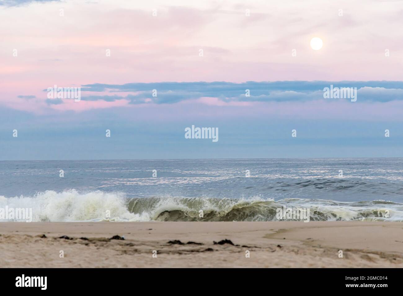 Tarda giornata in una serata estiva al Flying Point Beach, Water Mill, New York Foto Stock