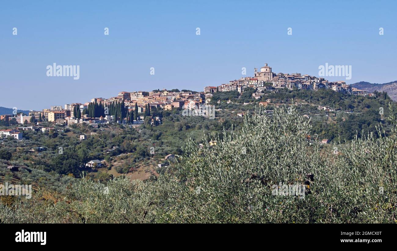 Castel Madama, vista generale, centro storico e nuovi edifici, lazio, italia, europa Foto Stock