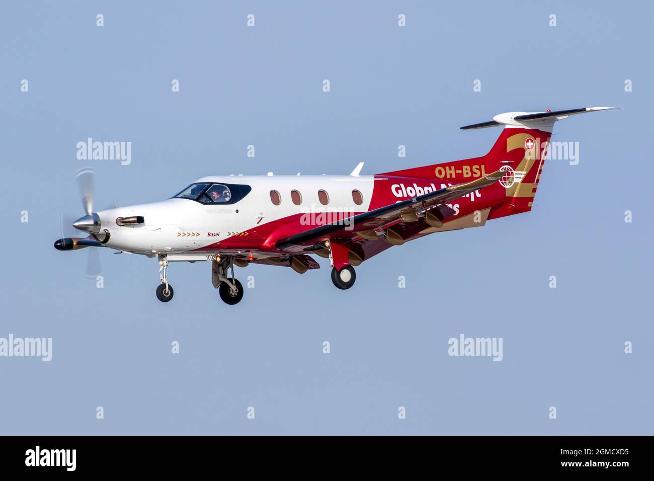 Volo 7 Executive Aviation Pilatus Pc 12 47 Reg Oh Bsl Sulle Finali Pista 31 Foto Stock Alamy