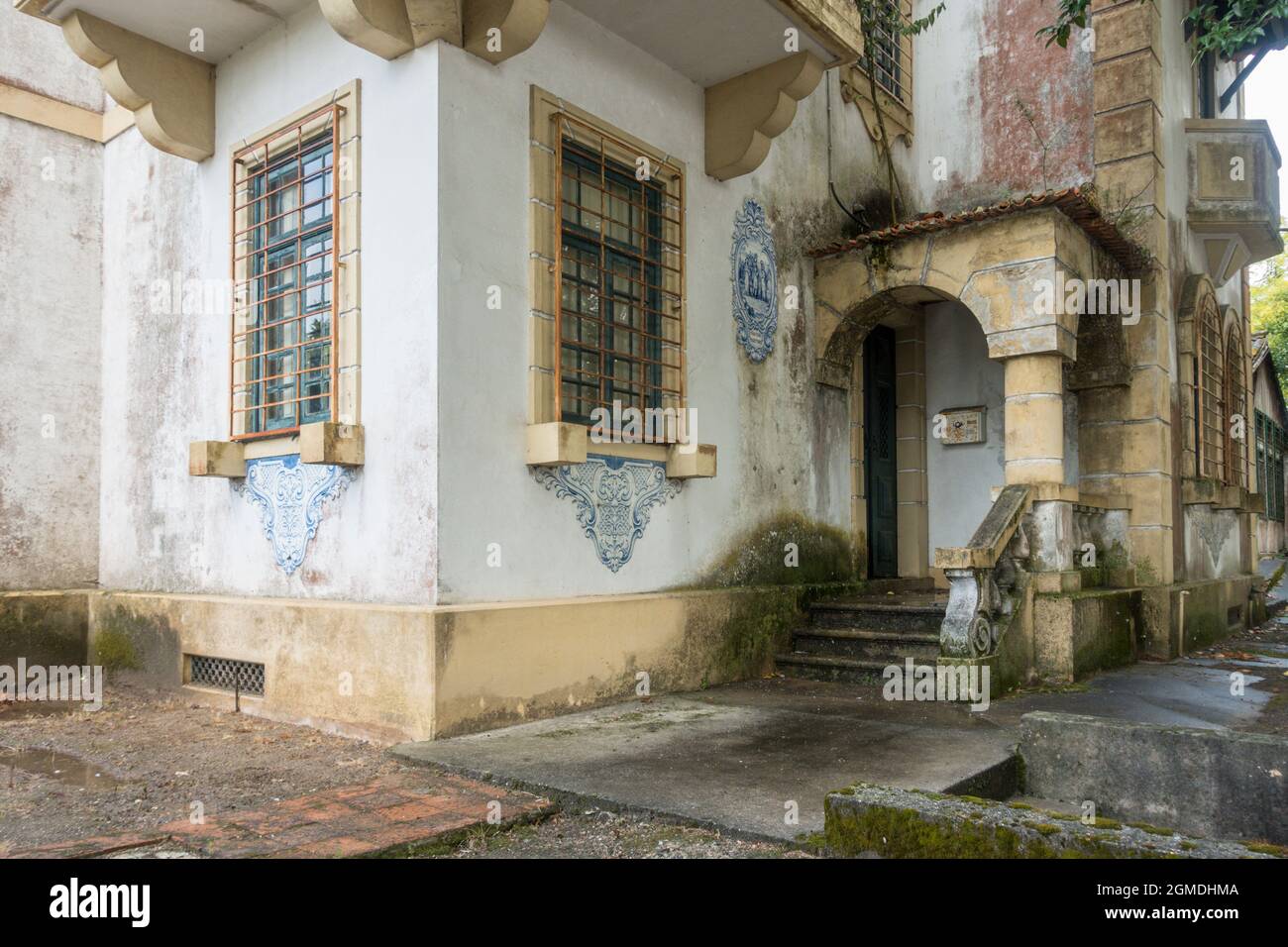 Casa abbandonata fatiscente, villa in Portogallo. Foto Stock