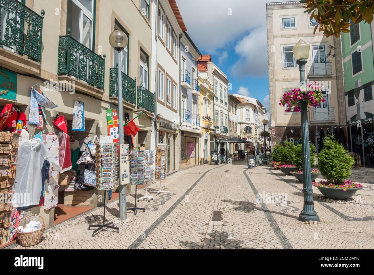 Strada tipica portoghese ad Aveiro, Portogallo centrale, Foto Stock