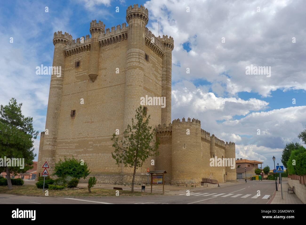 castello di Fuensaldaña in provincia di Valladolid, Spagna Foto Stock