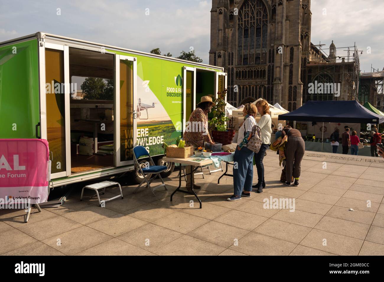 Una vista di uno stand gastronomico al Food Festival fuori del Forum norwich centro città Norfolk Inghilterra Foto Stock