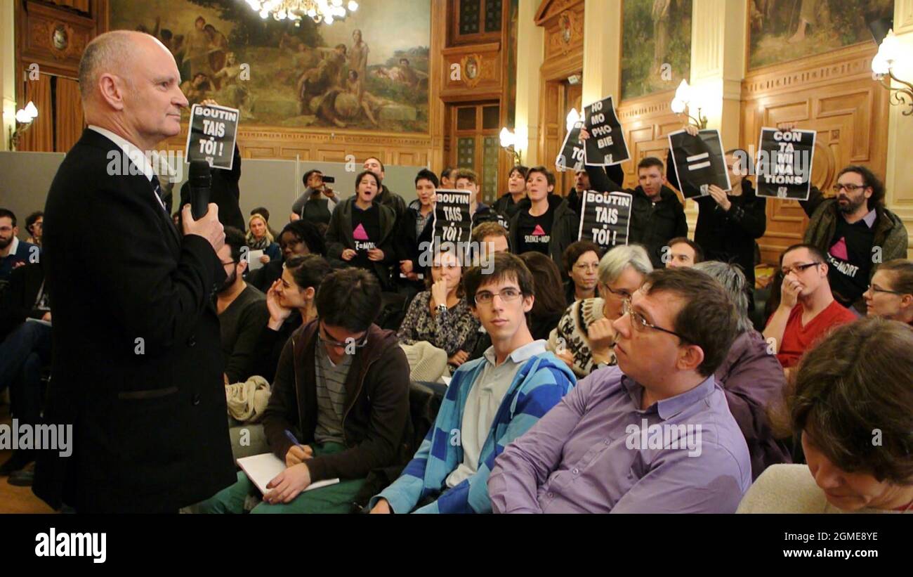 Parigi, Francia, gruppo AIDS attivisti di Act Up Paris, manifestano contro il politico conservatore francese e l'omofobo, durante Anti-Gay Marriage Press Debate, Mairie du 4e, Christophe Girard, (sindaco aggiunto) anti-discriminazione, giovani politica rabbia Foto Stock