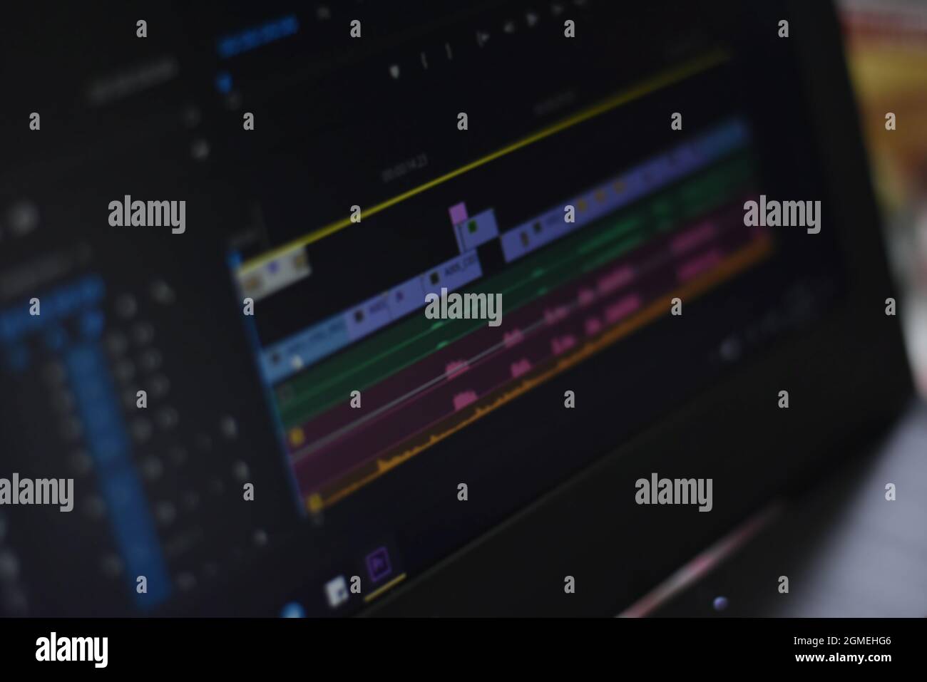 Editing video timeline, concetto di sfocatura. Foto Stock