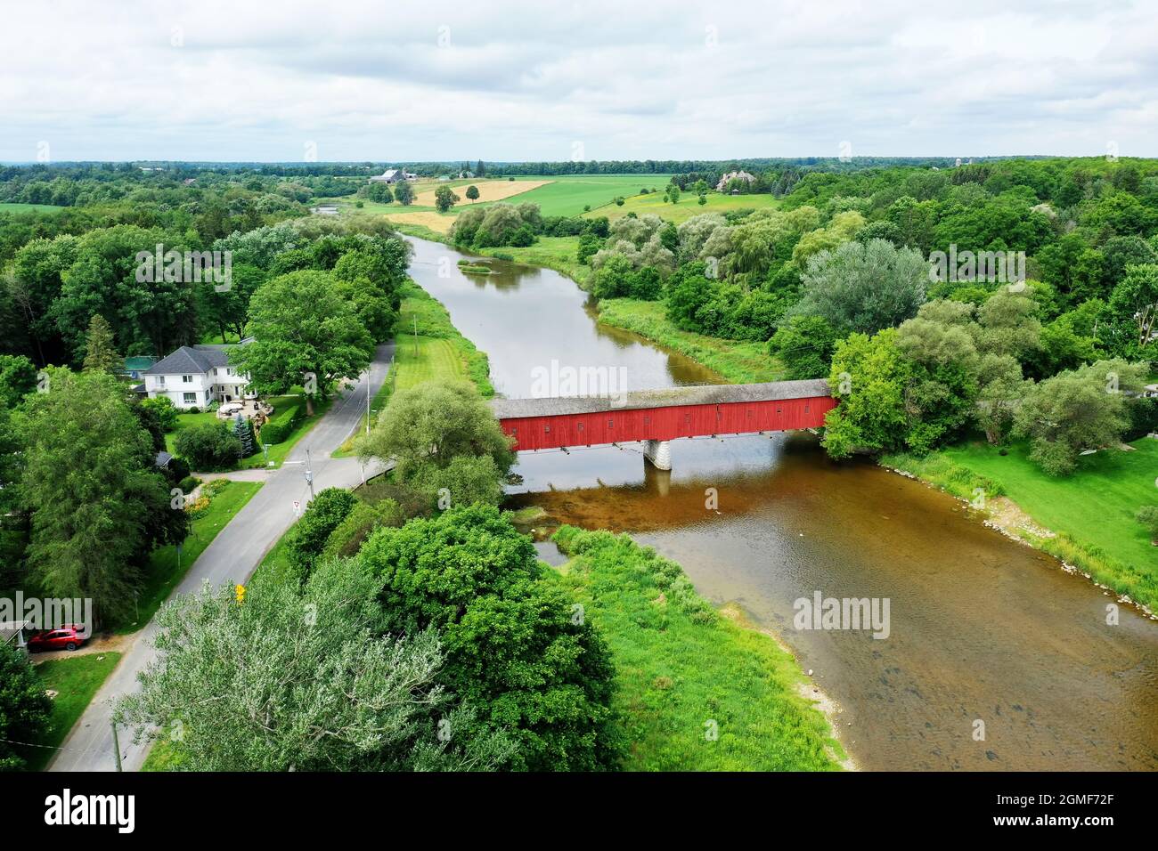 Vista aerea del ponte coperto di Montrose, Ontario, Canada Foto Stock