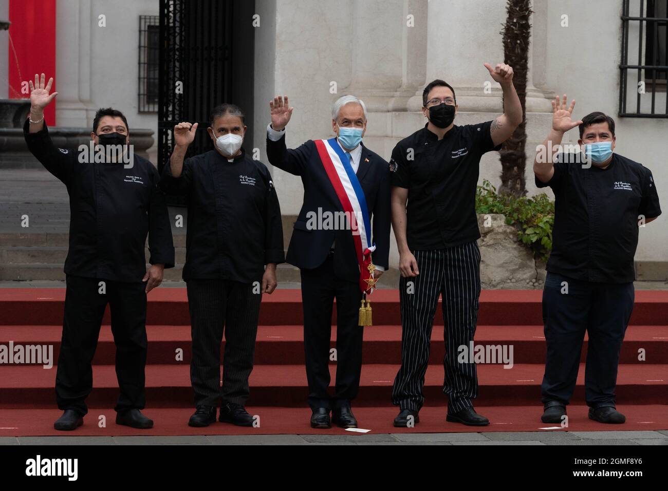 Santiago, Metropolitana, Cile. 18 settembre 2021. Il presidente PiÃ±era e il suo team di cucina scattano foto ufficiali al palazzo presidenziale la Moneda, il giorno in cui si celebra l'indipendenza del Cile. Settembre 18, 2021. (Credit Image: © Matias Basualdo/ZUMA Press Wire) Foto Stock