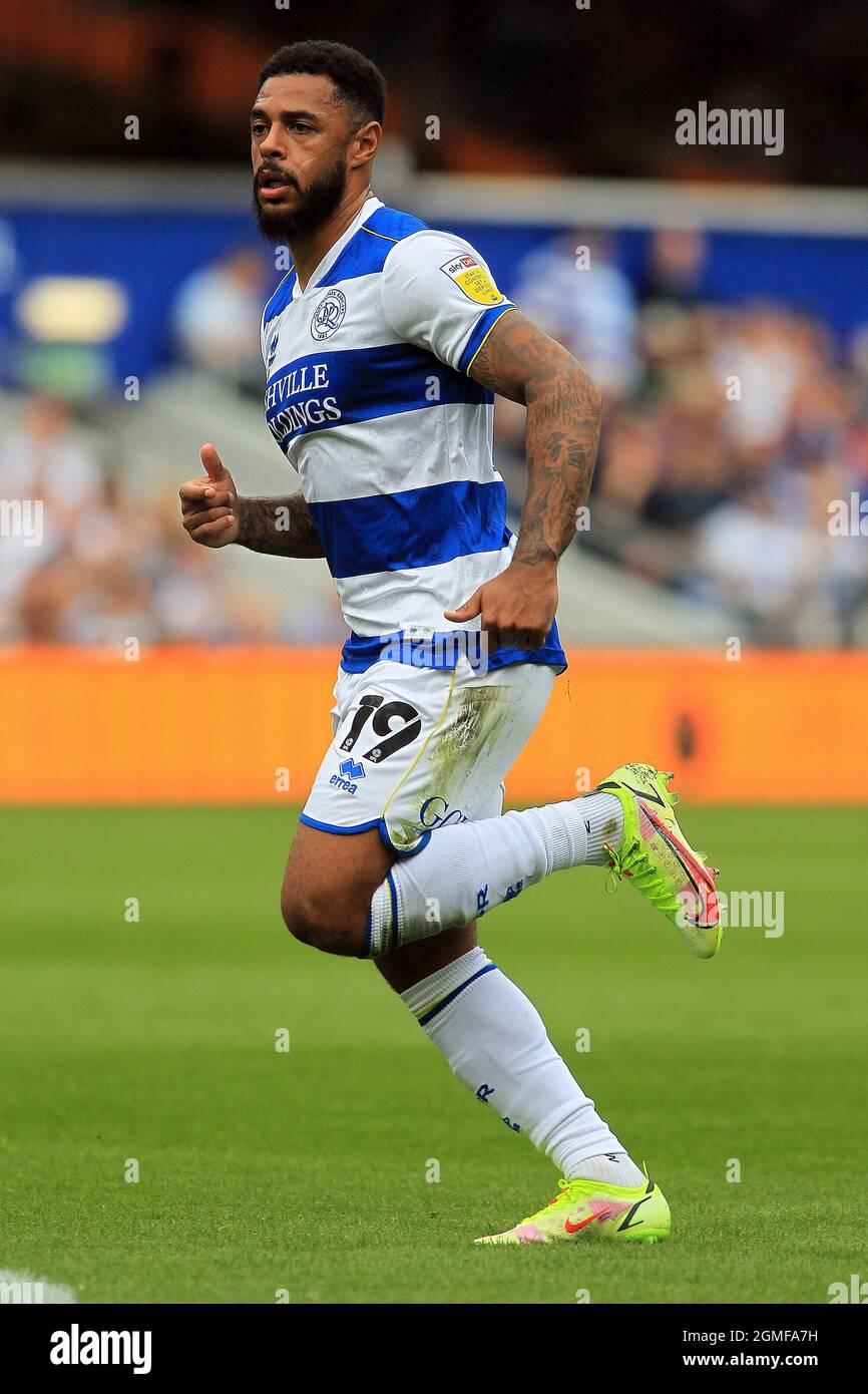 Londra, Regno Unito. 18 settembre 2021. Andre Gray dei registi del parco del Queens in azione durante il gioco. EFL Skybet Championship Match, Queens Park Rangers / Bristol City al Kiyan Prince Foundation Stadium, Loftus Road a Londra sabato 18 settembre 2021. Questa immagine può essere utilizzata solo a scopo editoriale. Solo per uso editoriale, licenza richiesta per uso commerciale. Nessun uso in scommesse, giochi o un singolo club/campionato/player pubblicazioni. pic di Steffan Bowen/Andrew Orchard sport fotografia/Alamy Live news credito: Andrew Orchard sport fotografia/Alamy Live News Foto Stock