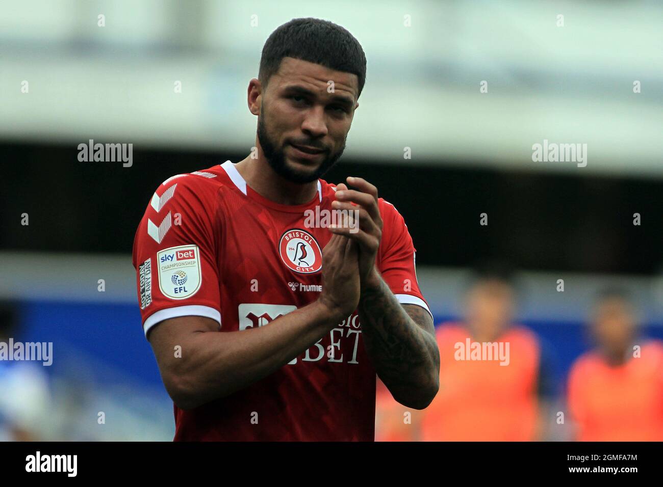 Londra, Regno Unito. 18 settembre 2021. Nahki Wells di Bristol City aggancia i fan dopo il gioco. EFL Skybet Championship Match, Queens Park Rangers / Bristol City al Kiyan Prince Foundation Stadium, Loftus Road a Londra sabato 18 settembre 2021. Questa immagine può essere utilizzata solo a scopo editoriale. Solo per uso editoriale, licenza richiesta per uso commerciale. Nessun uso in scommesse, giochi o un singolo club/campionato/player pubblicazioni. pic di Steffan Bowen/Andrew Orchard sport fotografia/Alamy Live news credito: Andrew Orchard sport fotografia/Alamy Live News Foto Stock