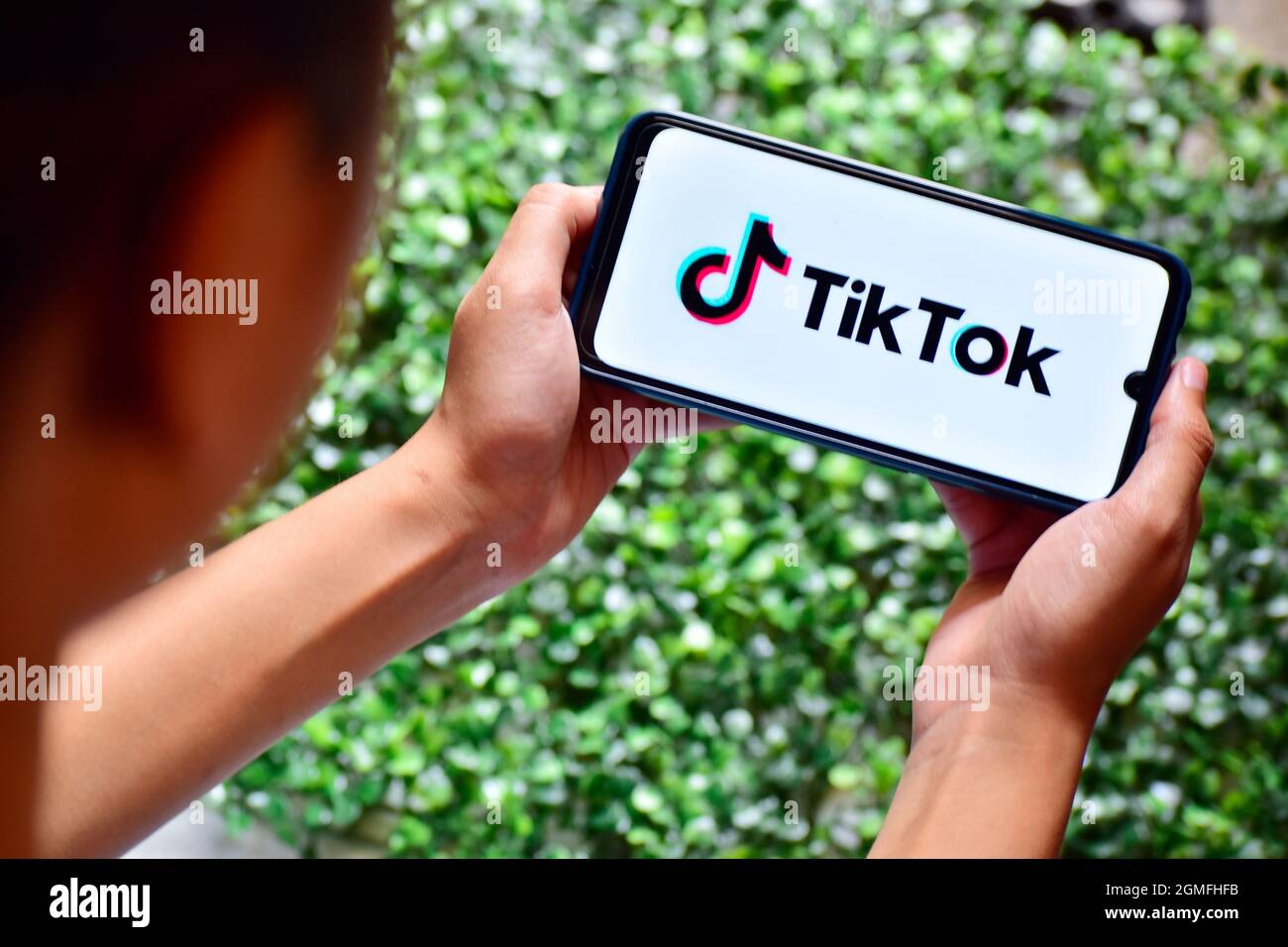New Delhi, India - 13 Settembre, 2019: Tiktok Logo su smartphone, trendy Social Media app tik Tok Foto Stock