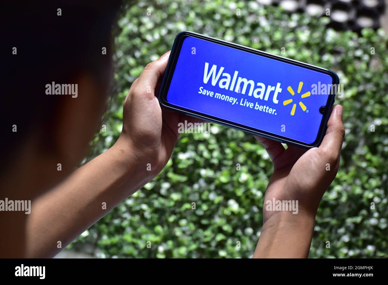 New Delhi, India - 13 Settembre, 2019: Logo Walmart su smartphone, applicazione Walmart Foto Stock