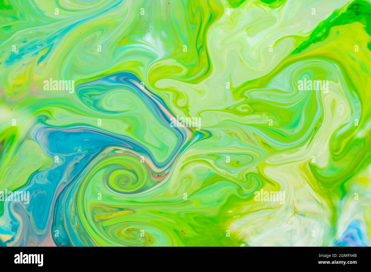 Sfondo verde fluido art. Modello astratto liquido con UFO verde. Struttura in marmo della superficie liquida. Arte fluida Foto Stock