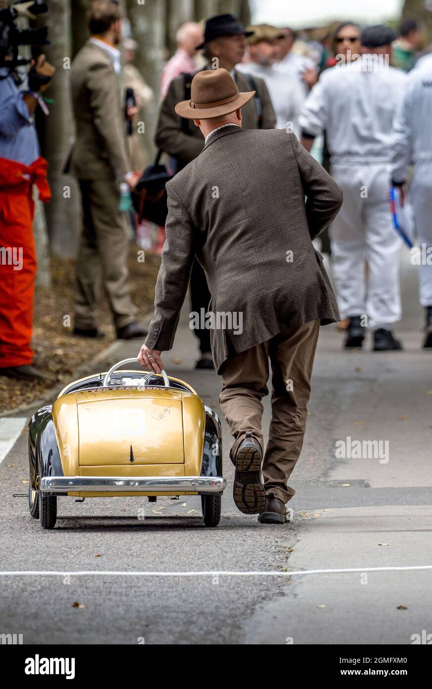 Goodwood, Regno Unito. 17 settembre 2021. Un veicolo potrebbe essere consegnato per la Settringham Cup per le pedalò Austin J40 al Goodwood Revival Festival al Goodwood Circuit di Sussex, Regno Unito il 17 settembre 2021. Foto di Phil Hutchinson. Solo per uso editoriale, licenza richiesta per uso commerciale. Nessun utilizzo nelle scommesse, nei giochi o nelle pubblicazioni di un singolo club/campionato/giocatore. Credit: UK Sports Pics Ltd/Alamy Live News Foto Stock