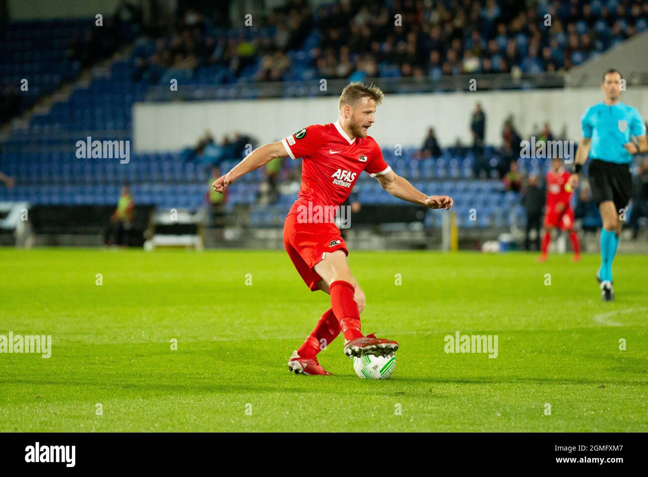 Randers, Danimarca. 16 settembre 2021. Fredrik Midtsjo (6) di AZ Alkmaar visto durante la partita della UEFA Europa Conference League tra Randers FC e AZ Alkmaar al Cefeus Park di Randers. (Photo credit: Gonzales Photo - Balazs Popal). Foto Stock