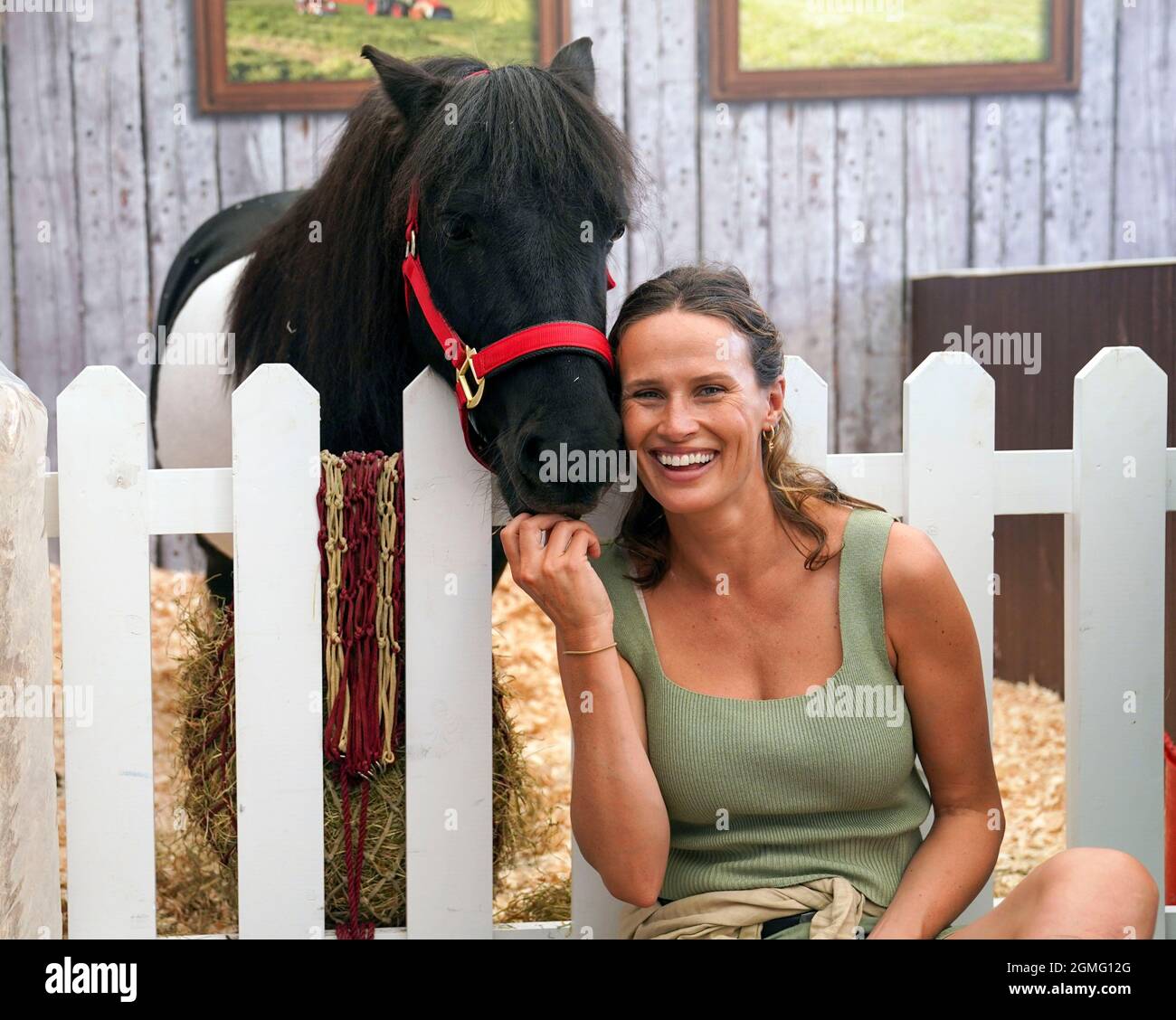 Oxford, UK, 18 settembre 2021, Francesca Cumania al Blenheim Palace International Horse Trials portato a voi dal Jockey Club tenuto nel parco di Blenheim Palace, nel villaggio di Woodstock vicino Oxford in Regno Unito tra il 16 e il 19 settembre 2021 Credit: Peter Nixon/Alamy Live News Foto Stock