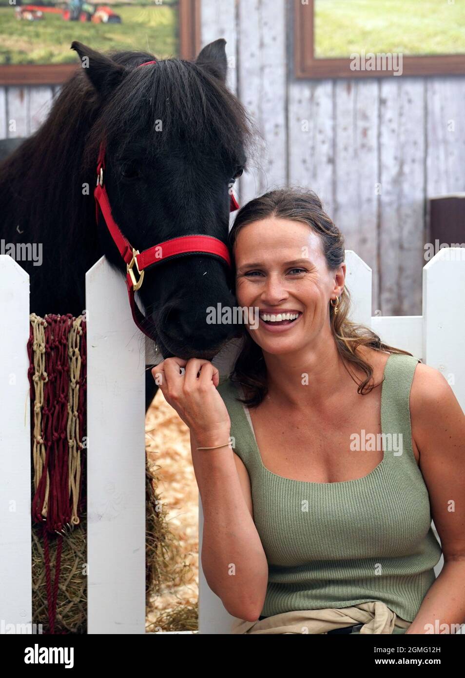 Oxford, UK, 18 settembre 2021, Francesca Cumania al Blenheim Palace International Horse Trials portato a voi dal Jockey Club tenuto nel parco di Blenheim Palace, nel villaggio di Woodstock vicino Oxford in Regno Unito tra il 16 e il 19 settembre 2021 Credit: Peter Nixon/Alamy Live News Foto Stock