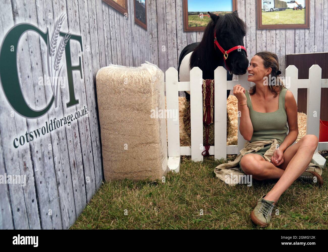 Oxford, UK, 18 settembre 2021, Francesca Cumania al Blenheim Palace International Horse Trials portato a voi dal Jockey Club tenuto nel parco di Blenheim Palace, nel villaggio di Woodstock vicino Oxford in Regno Unito tra il 16 e il 19 settembre 2021 Credit: Peter Nixon/Alamy Live News Foto Stock