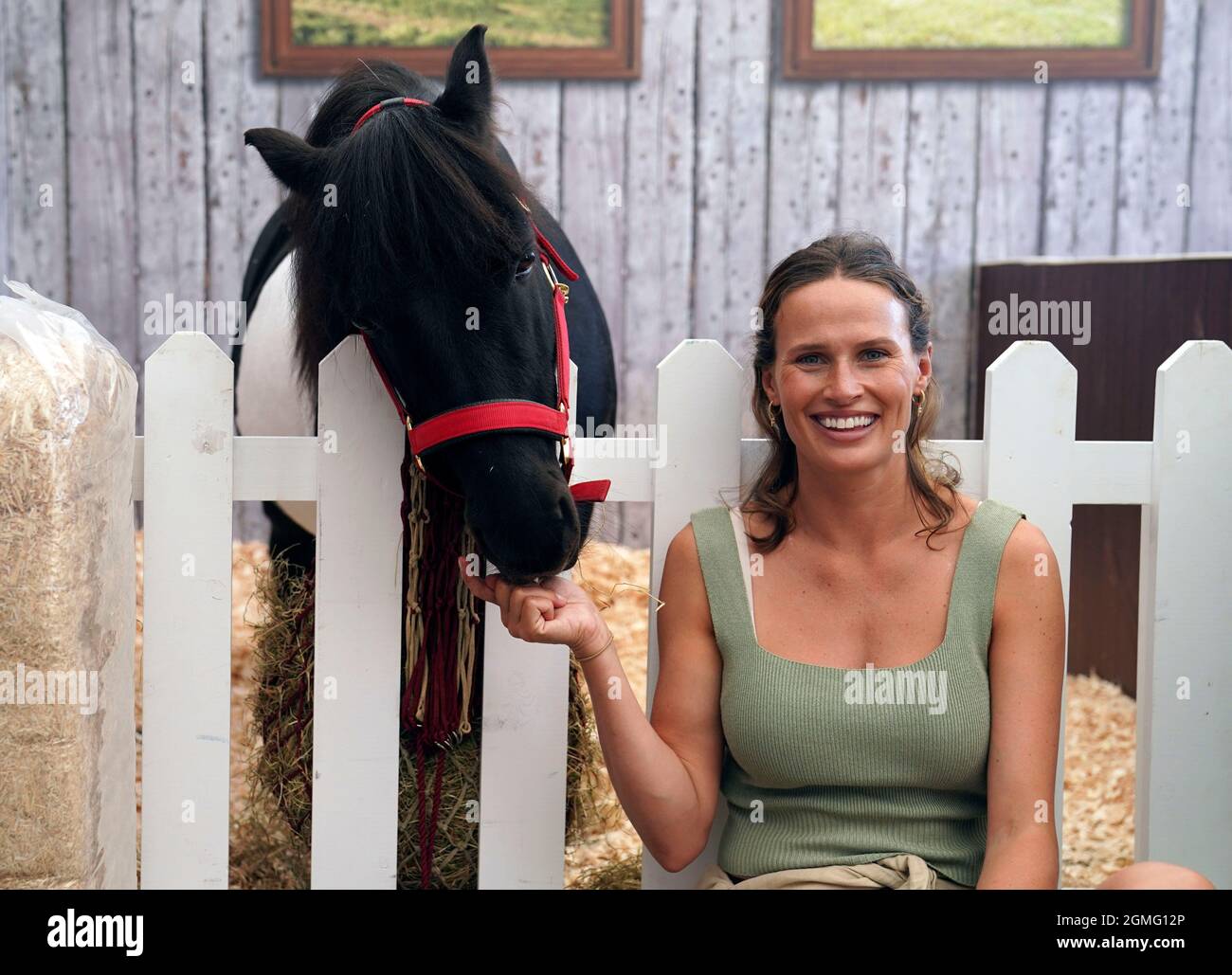 Oxford, UK, 18 settembre 2021, Francesca Cumania al Blenheim Palace International Horse Trials portato a voi dal Jockey Club tenuto nel parco di Blenheim Palace, nel villaggio di Woodstock vicino Oxford in Regno Unito tra il 16 e il 19 settembre 2021 Credit: Peter Nixon/Alamy Live News Foto Stock