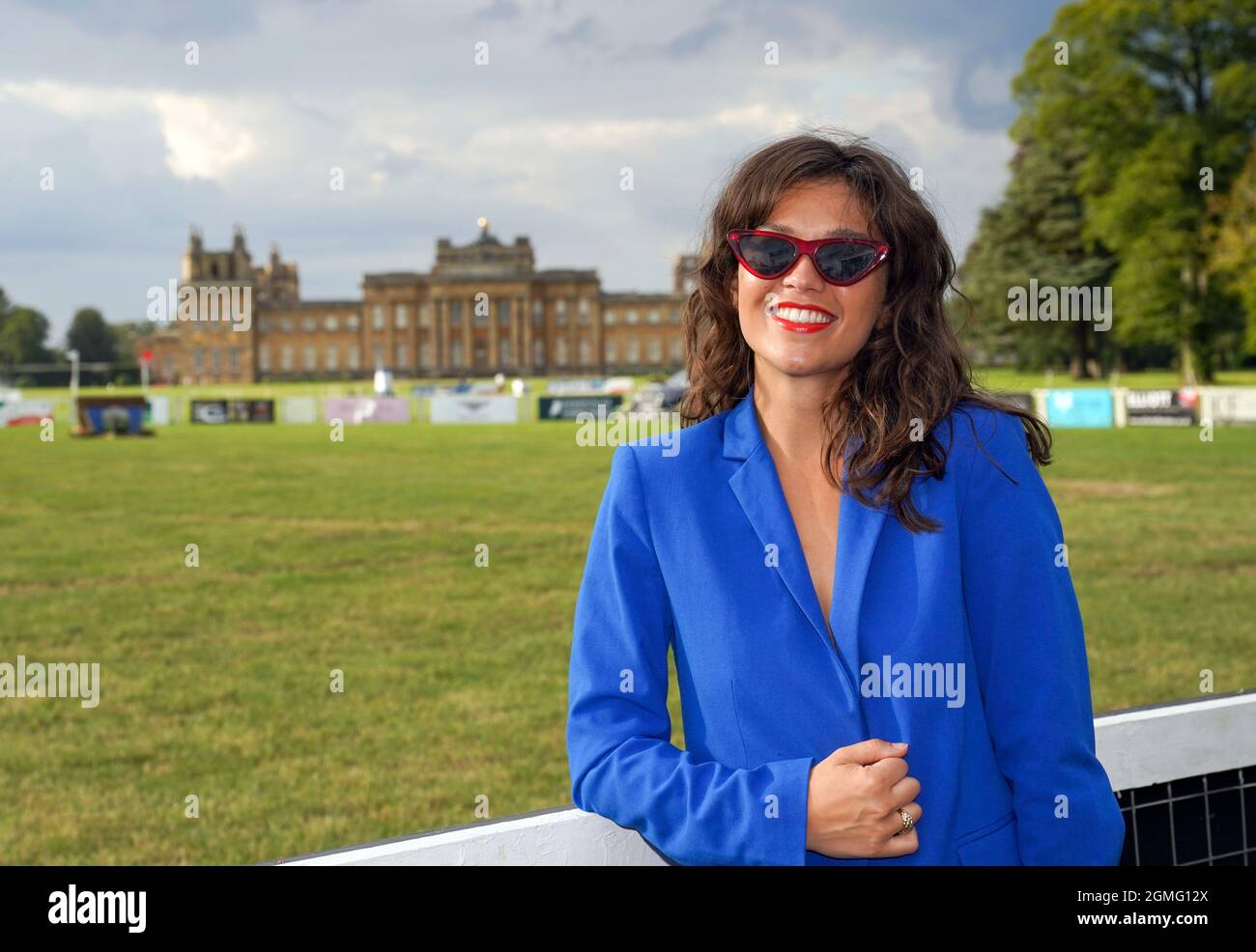 Oxford, UK, 18 Settembre, 2021, attrice Sabrina Bartlett al Blenheim Palace International Horse Trials portato a voi dal Jockey Club tenuto nei terreni di Blenheim Palace, nel villaggio di Woodstock vicino Oxford in Regno Unito tra il 16-19 Settembre 2021 Credit: Peter Nixon/Alamy Live News Foto Stock