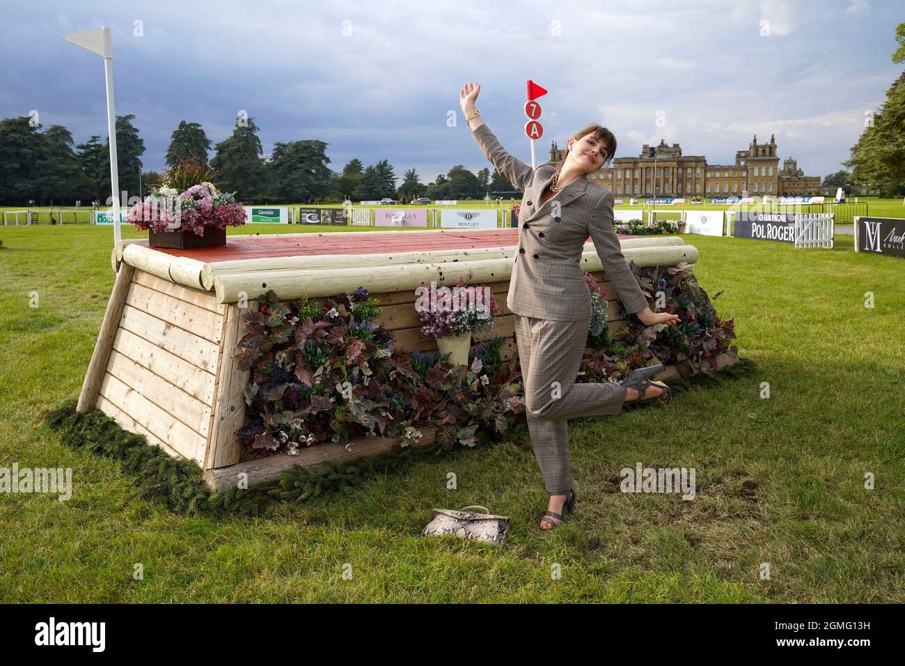 Oxford, UK, 18 Settembre, 2021, attrice Genevieve Gaunt al Blenheim Palace International Horse Trials portato a voi dal Jockey Club tenuto nei terreni del Blenheim Palace, nel villaggio di Woodstock vicino Oxford in Regno Unito tra il 16-19 Settembre 2021 Credit: Peter Nixon/Alamy Live News Foto Stock