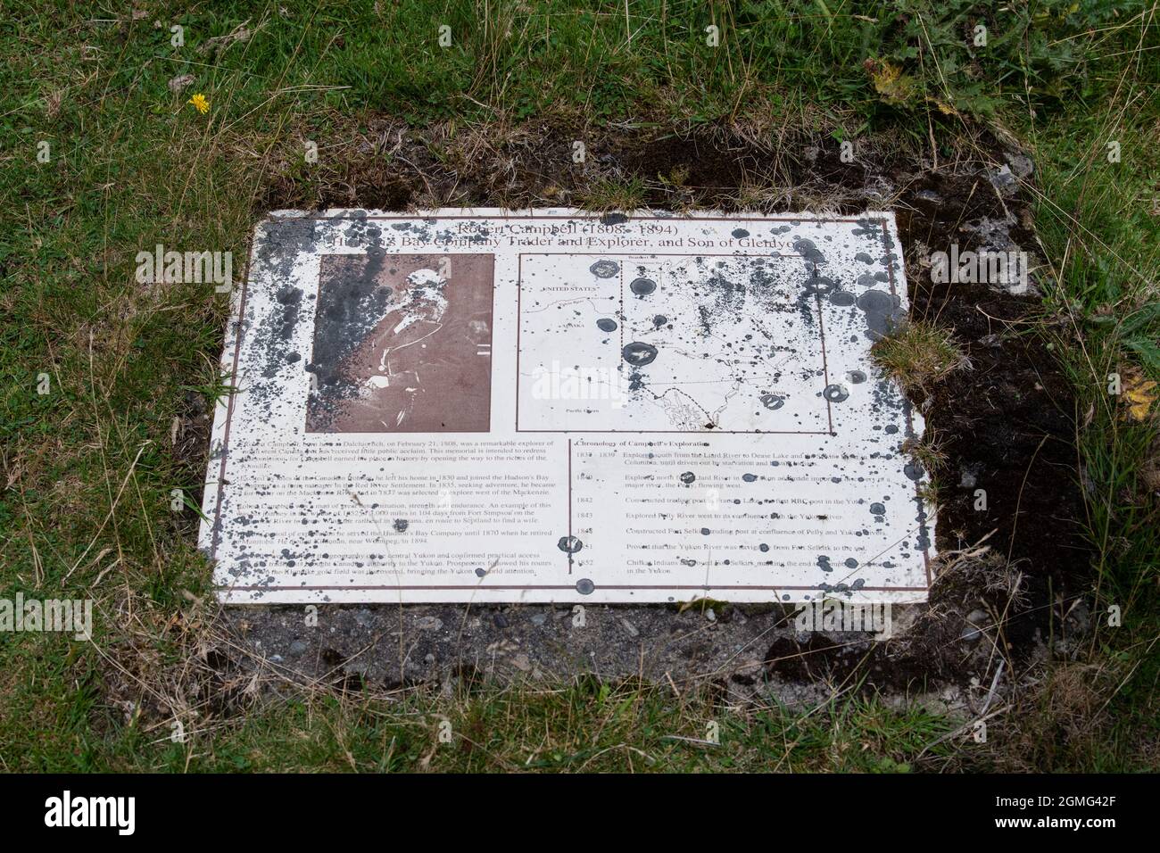 Targa informativa alla base del capitano Robert Campbell Memorial Cairn, Glen Lyon, Perth e Kinross, Scozia, Regno Unito Foto Stock