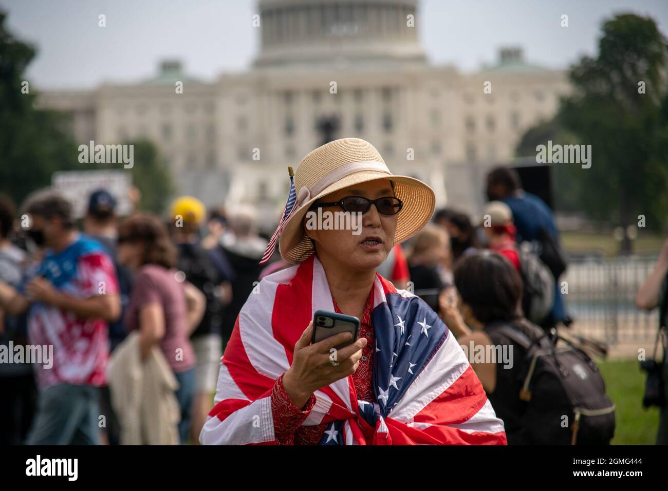 Washington, Stati Uniti. 18 settembre 2021. Un manifestante partecipa al rally "Justice for J6", una protesta per il trattamento di coloro arrestati il 6 gennaio durante lo storming del Campidoglio degli Stati Uniti, a Washington, DC il 18 settembre 2021. (Foto di Matthew Rodier/Sipa USA) Credit: Sipa USA/Alamy Live News Foto Stock