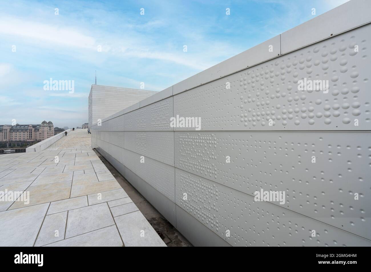 Oslo, Norvegia. Settembre 2021. Vista panoramica del Teatro dell'Opera di Oslo nel centro della città Foto Stock