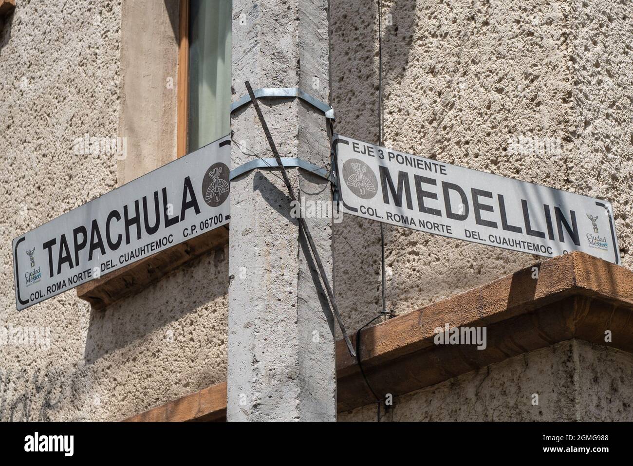 Segnaletica stradale nel quartiere Roma Norte di Città del Messico. Foto Stock