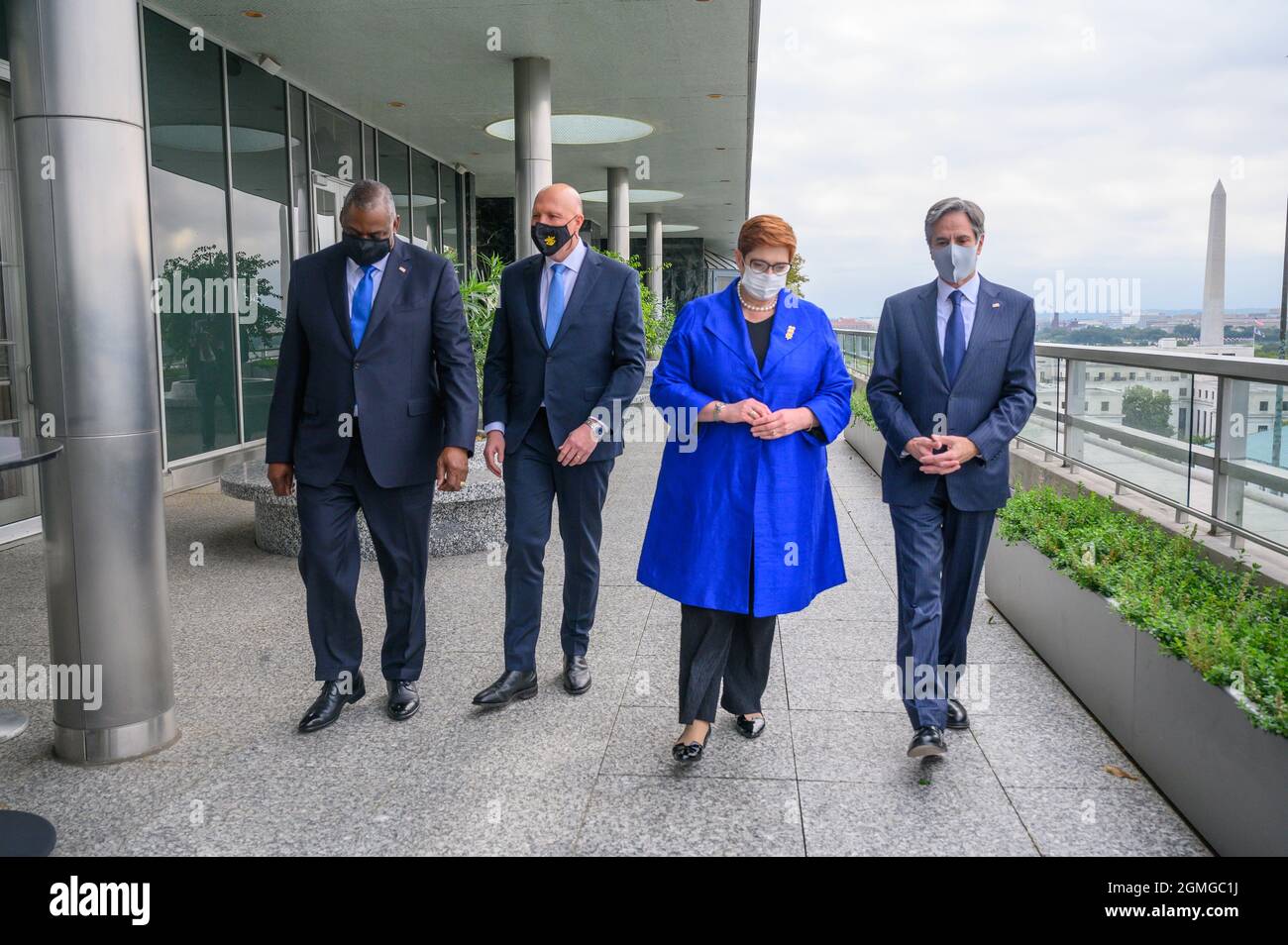 Austin III, segretario di Difesa degli Stati Uniti, e il segretario di Stato Tony Blinken, a destra, camminano con le loro controparti australiane al Dipartimento di Stato 16 settembre 2021 a Washington, DC. Da sinistra a destra ci sono: Il Segretario della Difesa degli Stati Uniti Lloyd Austin, il Ministro della Difesa australiano Peter Dutton, il Ministro degli Esteri australiano Marise Payne e il Segretario di Stato degli Stati Uniti Tony Blinken. Credito: SSgt. SGT. Jack Sanders/DOD/Alamy Live News Foto Stock