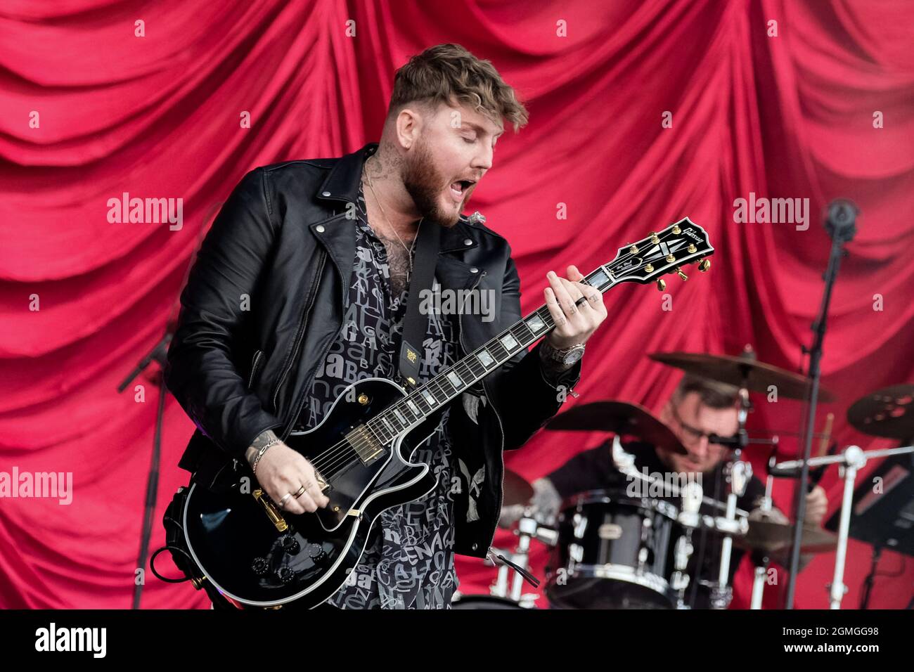 18 settembre 2021 Samual Thomas Fender, alias Sam Fender, cantante e attore britannico che si esibisce dal vivo sul palco, Newport, IOW (Photo by /Sipa USA) Credit: Sipa USA/Alamy Live News Foto Stock