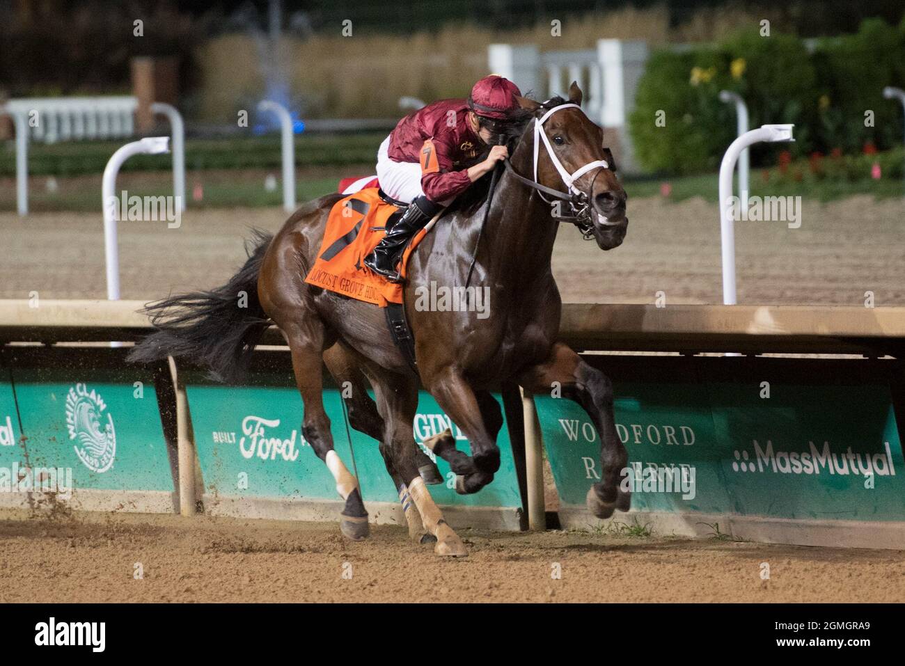 Louisville, Kentucky, Stati Uniti. 18 settembre 2021. 18 settembre 2021: Shedaresthedevil #7, cavalcato da jockey Florent Geroux vince il Locust Grove Stakes (grado 3) a Churchill Downs a Louisville, K.Y. il 18 settembre 2021. Jessica MorganEclipse SportswireCSM/Alamy Live News Foto Stock