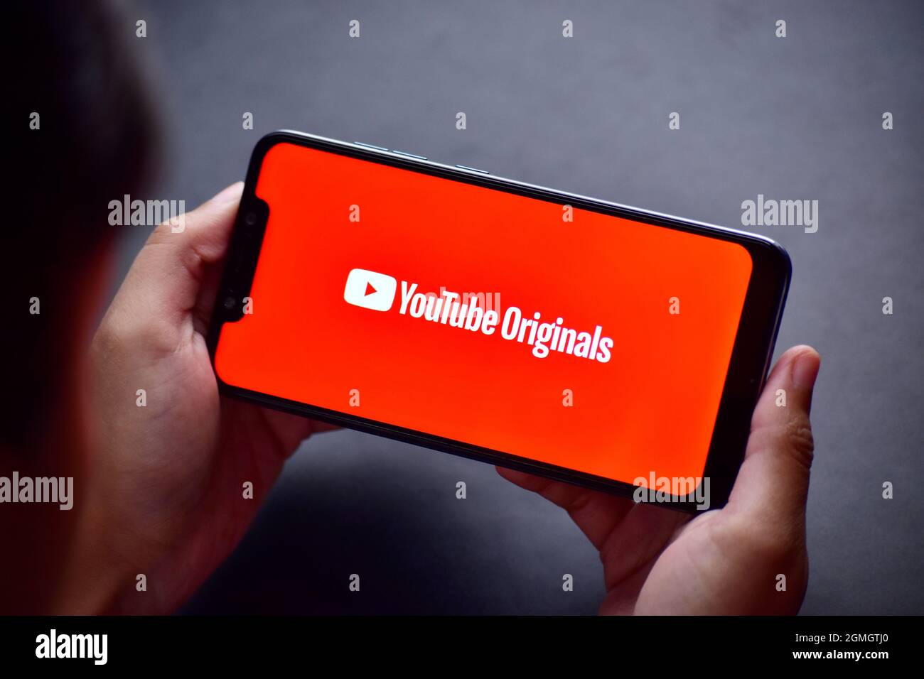 New Delhi, India, 17 novembre 2019:- l'app originale di YouTube sullo smartphone Foto Stock