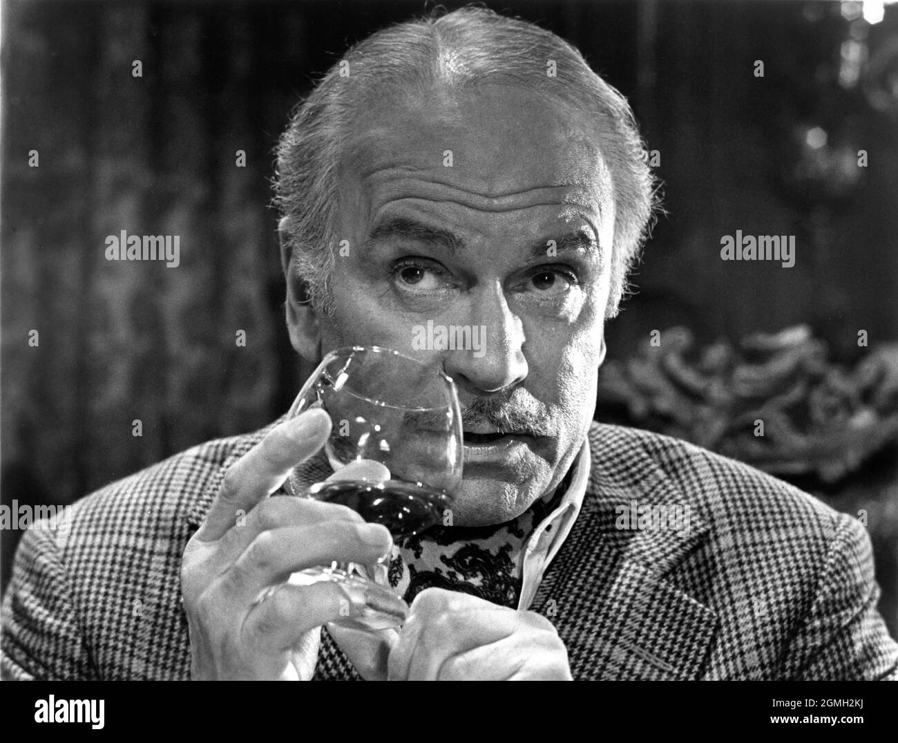 LAURENCE OLIVIER come Andrew Wyke in SLEUTH 1972 regista JOSEPH L. MANKIEWICZ suona e sceneggiatura Anthony Shaffer musica John Addison produzione design Ken Adam Costume design John Furniss UK - USA co-produzione Palomar Pictures International / Twentieth Century Fox Foto Stock