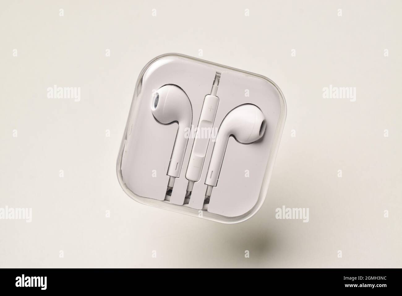 Auricolare isolato su sfondo bianco con percorso di ritaglio Foto Stock