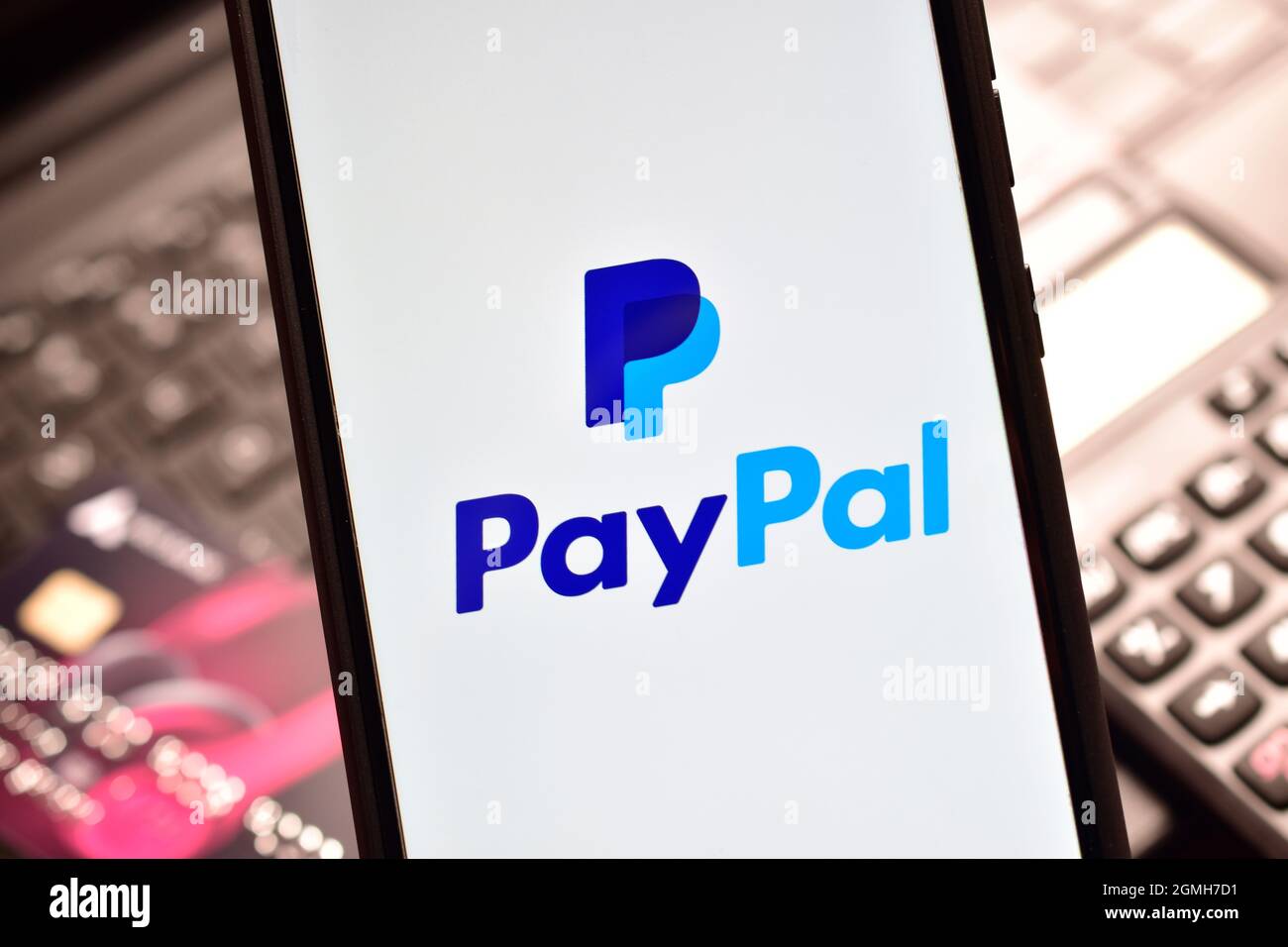 New Delhi, India, 14 Dicembre 2019:- Closeup di Paypal su Mobile Display Foto Stock