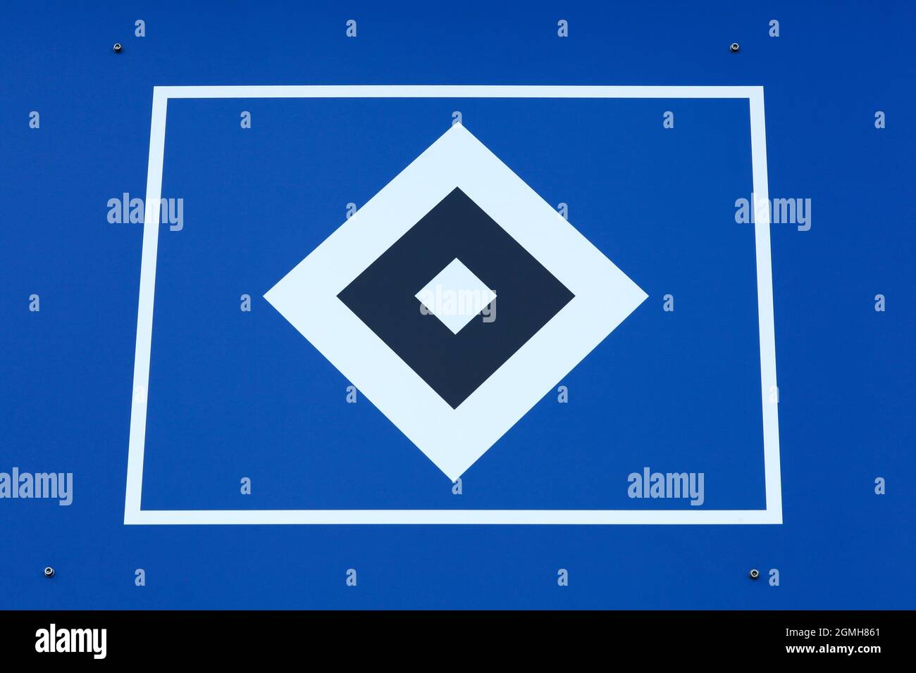 Amburgo, Germania - 1 settembre 2018: Logo Hamburger SV su un muro. L'Hamburger SV è un club sportivo tedesco con sede ad Amburgo Foto Stock